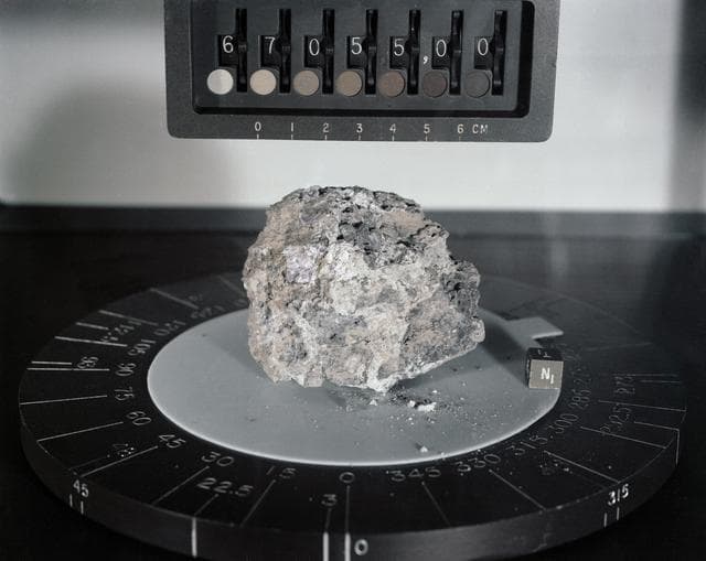 NASA image: LUNAR SAMPLE 670550