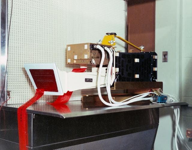 NASA image: EXPERIMENTS - APOLLO 17