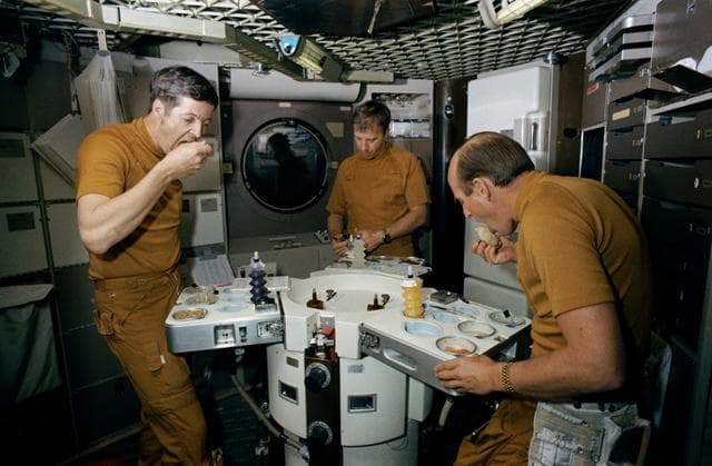 NASA image: SKYLAB PRIME CREW IN BLDG. 5