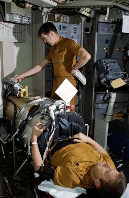 NASA image: SKYLAB PRIME CREW IN BLDG. 5