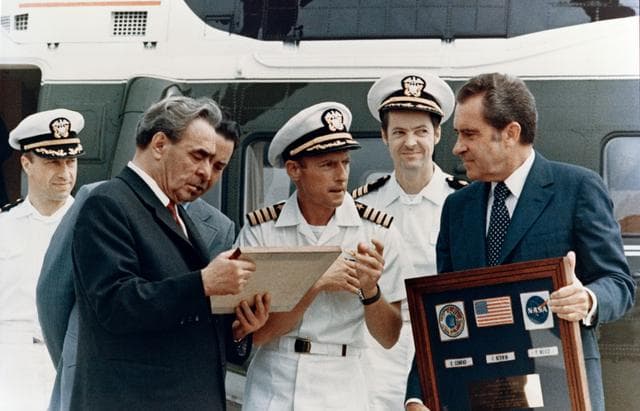 NASA image: SKYLAB (SL)-2 POSTFLIGHT - COMMEMORATIVE PLAQUES PRESENTATION - CA