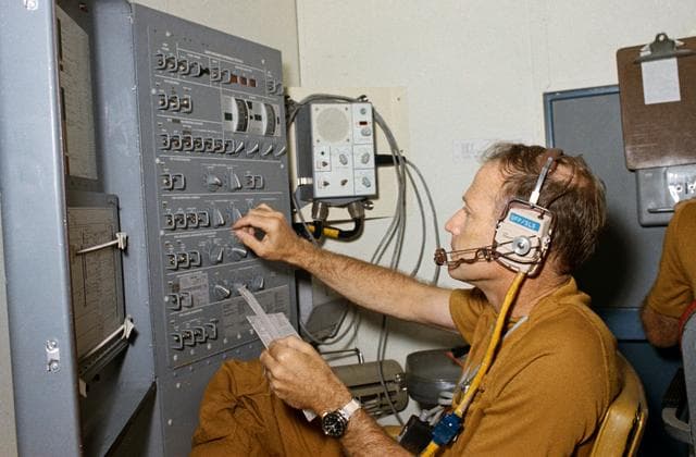 NASA image: SKYLAB (SL)-4 - CREW TRAINING (ORBITAL WORKSTATION [OWS]) - JSC