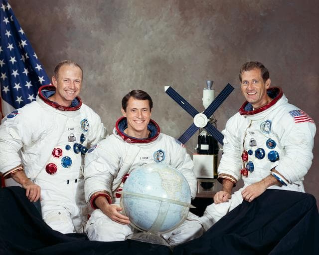 NASA image: SKYLAB IV - CREW PORTRAITS