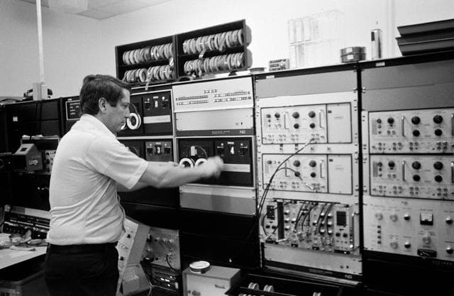 NASA image: LUNAR RECEIVING LABORATORY (LRL) - CLARK, ROBERT, DR. - JSC