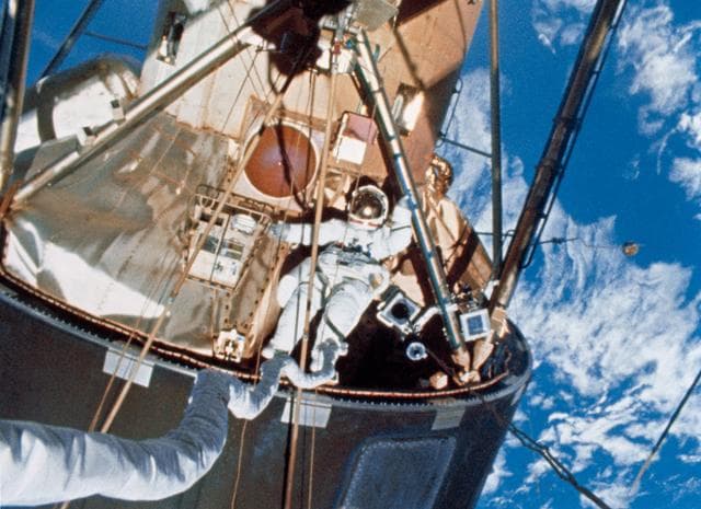 NASA image: SKYLAB IV - INFLIGHT