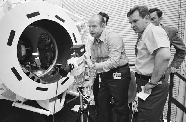 NASA image: Meeting - Apollo-Soyuz Test Project (ASTP)