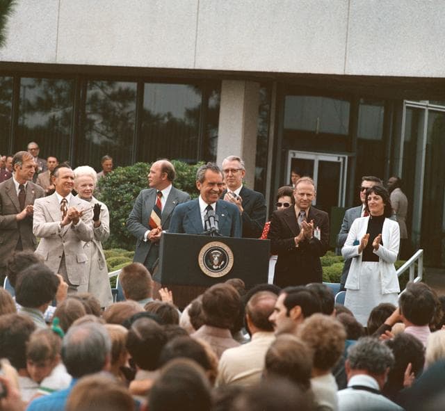 NASA image: VISITOR - PRES. NIXON - PROTOCOL - JSC