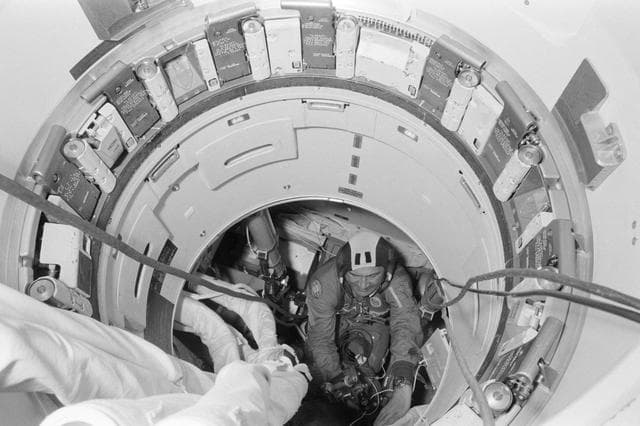 NASA image: SIMULATIONS - APOLLO-SOYUZ TEST PROJECT (ASTP) - DOCKING MODULE (DM)/COMMAND MODULE (CM) - JSC