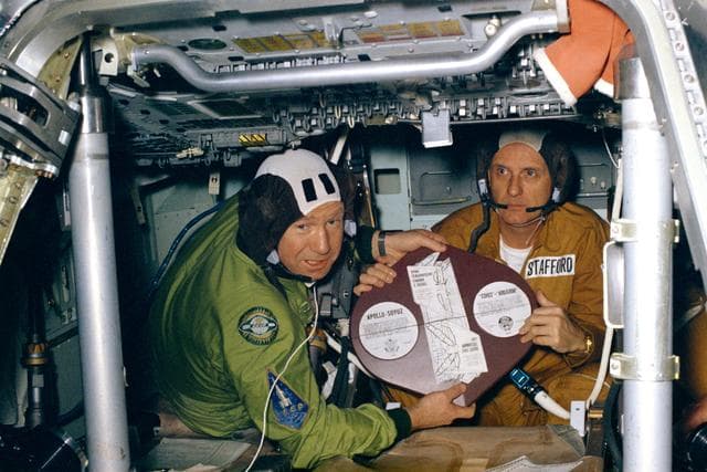 NASA image: ASTRONAUT STAFFORD, THOMAS P. - PLAQUES - JSC