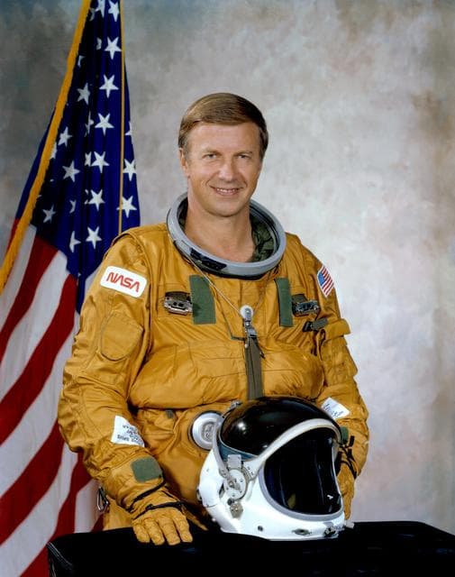 NASA image: OFFICIAL PORTRAIT - WEITZ, PAUL, ASTRONAUT