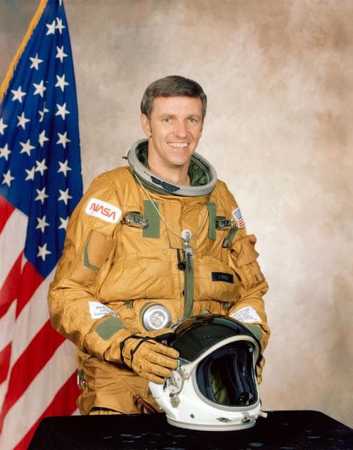 NASA image: OFFICIAL PORTRAIT - ENGLE, JOE, ASTRONAUT