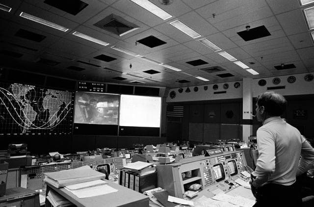 NASA image: STS-1 - LAUNCH DAY - MISSION CONTROL CENTER (MCC) ACTIVITIES