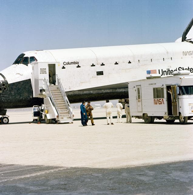NASA image: LANDING (CREW ACTIVITIES) - STS-1 - EDWARDS AFB (EAFB), CA