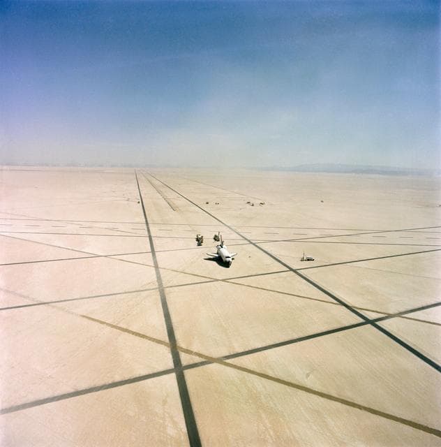 NASA image: POST-LANDING - STS-I - EDWARDS AFB (EAFB), CA