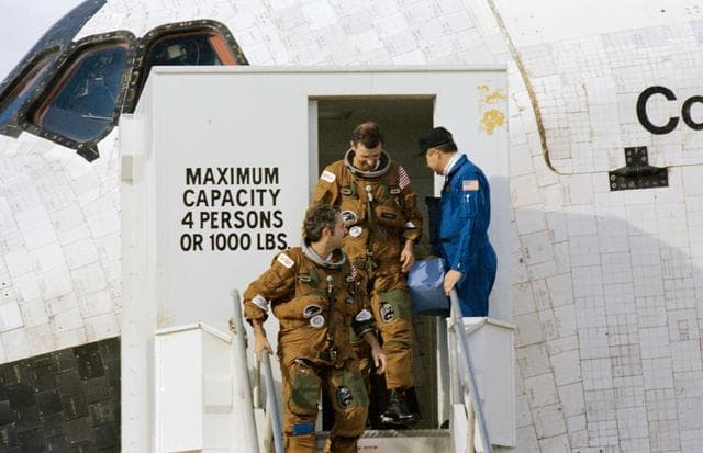 NASA image: POST-LANDING - STS-2 - EDWARDS AFB (EAFB), CA