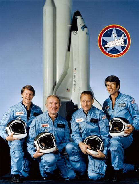 NASA image: OFFICIAL PORTRAIT - STS-5 MISSION CREW - JSC