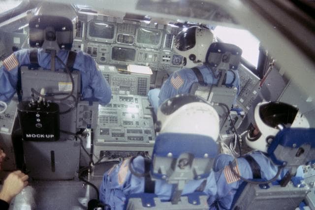 NASA image: CREW TRAINING (EGRESS) - STS-6 - JSC