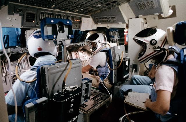 NASA image: CREW TRAINING (SIMULATOR) - STS-7 - JSC