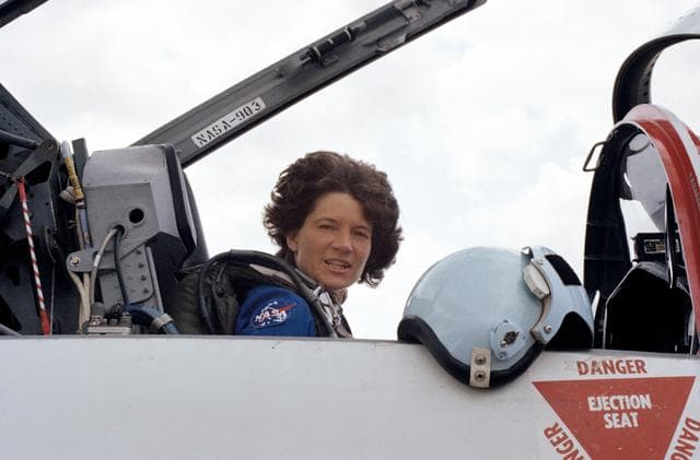 NASA image: PREFLIGHT (DEPARTURE) - STS-7 - ELLINGTON AFB (EAFB), TX