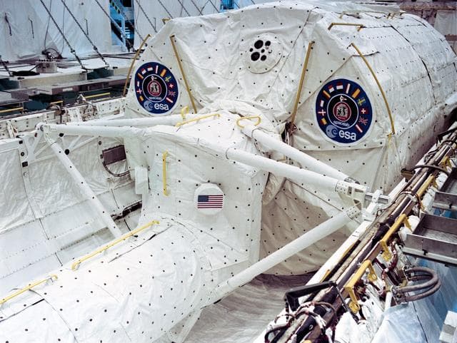 NASA image: SPACELAB I (CREW ACCESS TUNNEL) - KSC