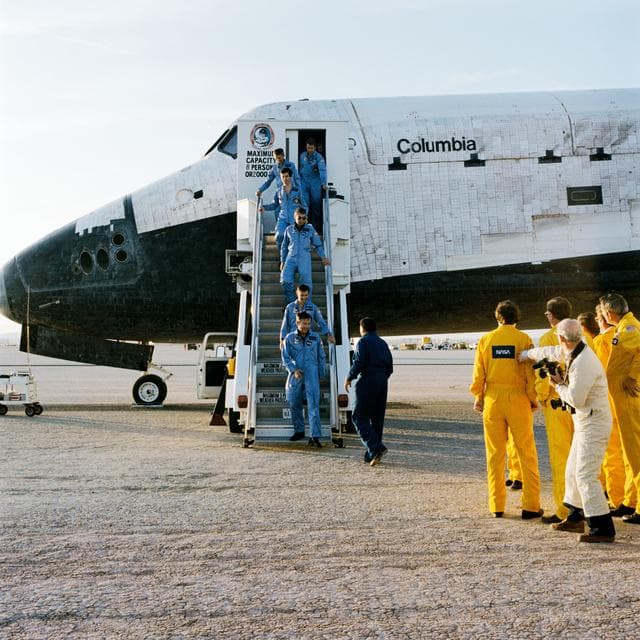 NASA image: LANDING - STS-9/41A - EDWARDS AFB (EAFB), CA