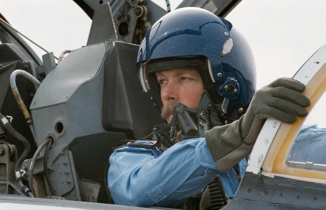 NASA image: PREFLIGHT (DEPARTURE) - STS-11/41B - ELLINGTON AFB (EAFB), TX