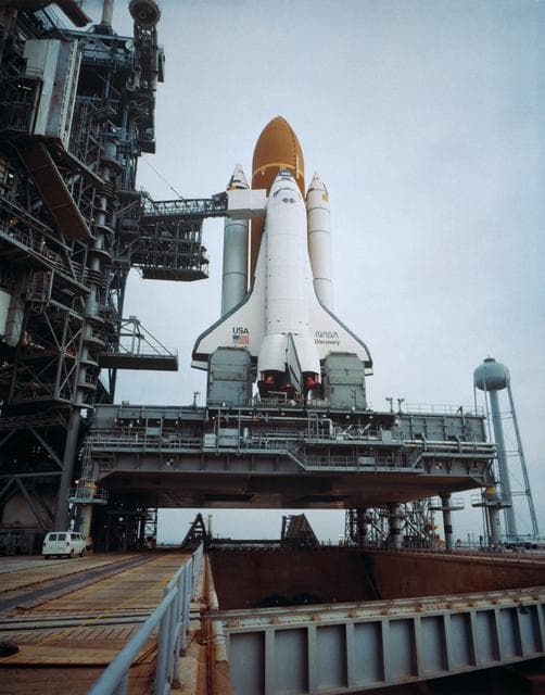 NASA image: Shuttle Discovery on pad for STS 51-D mission