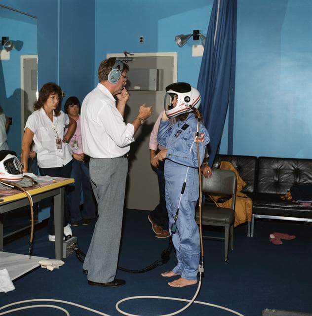 NASA image: Payload Specialist Christa McAuliffe Briefing - Launch/Entry Helmets - JSC