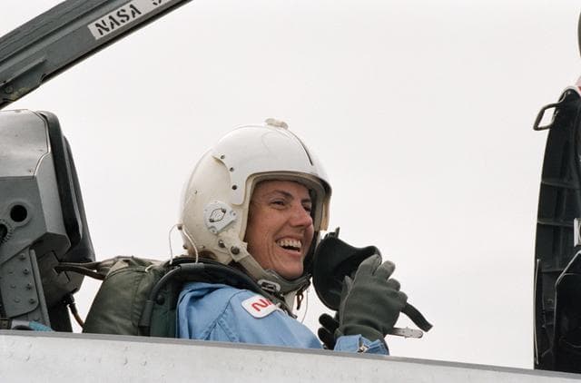 NASA image: CREW TRAINING - STS-33/51-L (T-38)