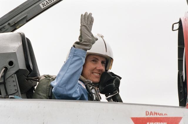 NASA image: CREW TRAINING - STS-33/51-L (T-38)