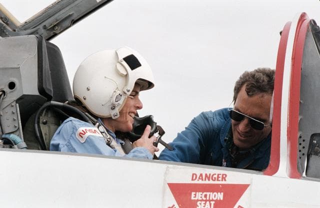 NASA image: CREW TRAINING - STS-33/51-L (T-38)