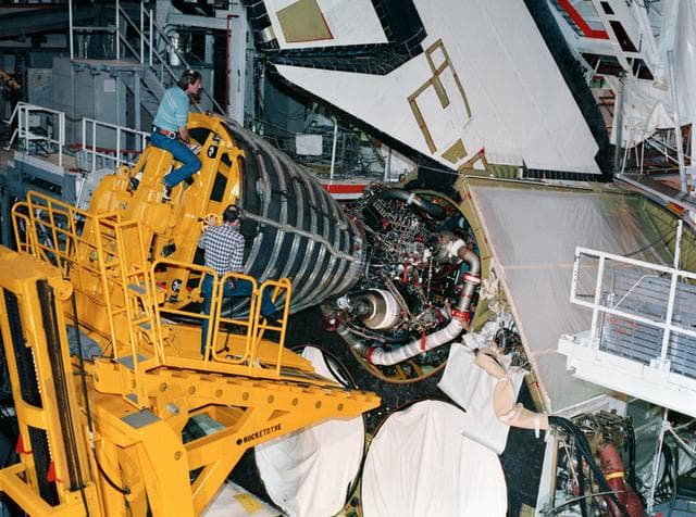 NASA image: STS-26 Discovery, OV-103, SSME (2019) installed in position number one at KSC
