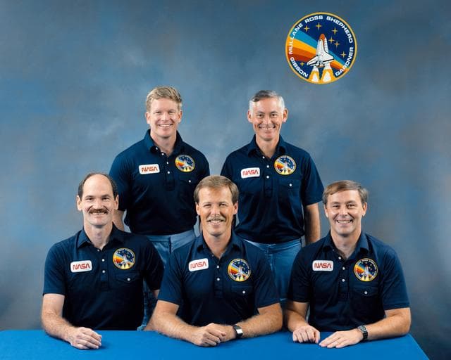 NASA image: STS-27 ATLANTIS - ORBITER VEHICLE(OV)-104 - OFFICIAL CREW PORTRAIT