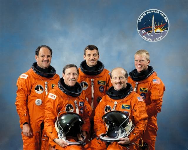 NASA image: STS-26 DISCOVERY - ORBITER VEHICLE (OV)-103 - CREW PORTRAIT