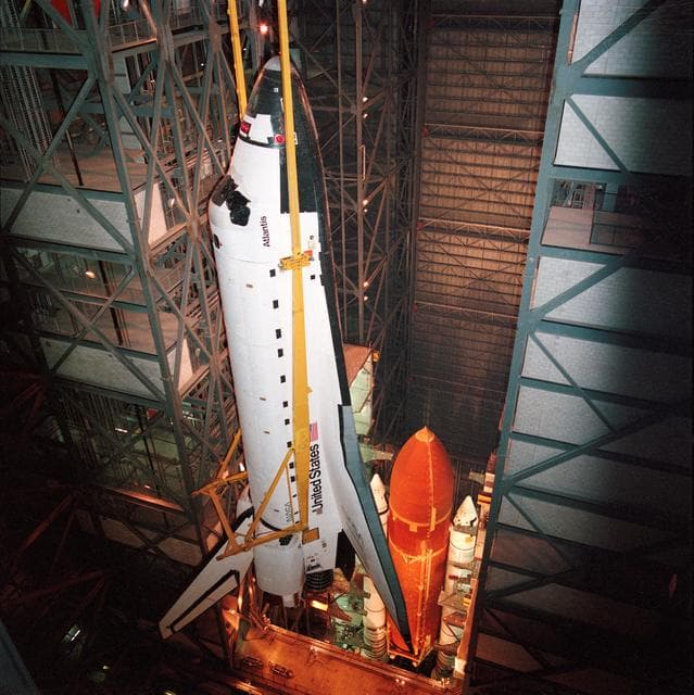 NASA image: STS-27 Atlantis, OV-104, ET/SRB mating operations at KSC VAB