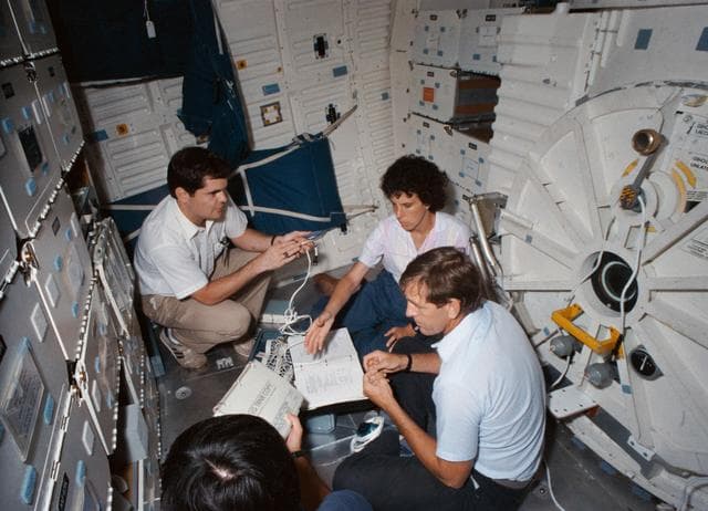 NASA image: STS-34 crewmembers review IFM procedures on JSC's CCT mockup middeck