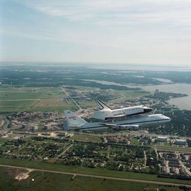 NASA image: Air to air views of Endeavour, Orbiter Vehicle (OV) 105