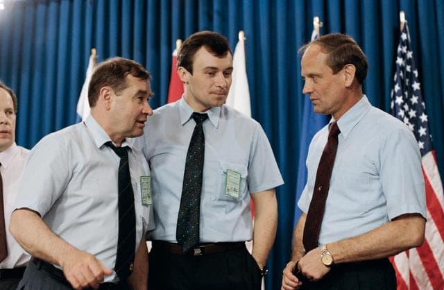 NASA image: Astronaut Thagard and fellow Mir 18 crewmembers chat at JSC