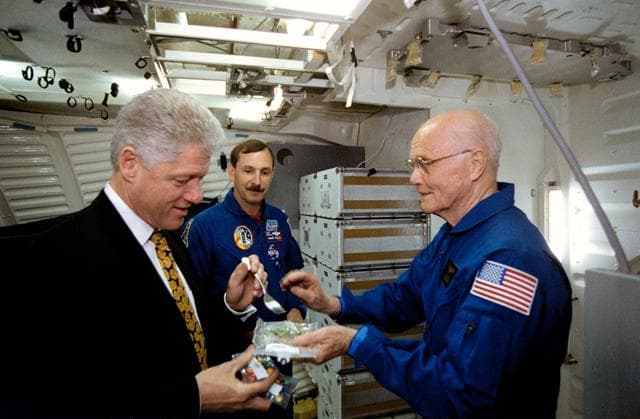 NASA image: President Bill Clinton visits JSC