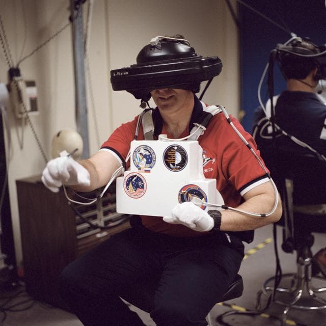 NASA image: STS-88 crew use simulators and virtual reality in preflight training