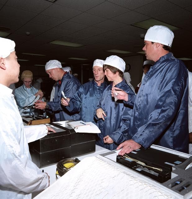 NASA image: STS-99 crew conducts a bench review in USA building 1