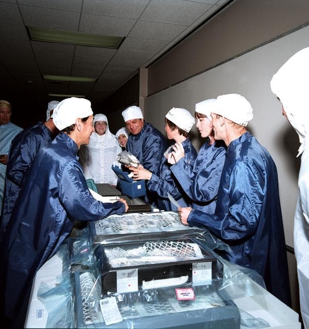 NASA image: STS-99 crew conducts a bench review in USA building 1
