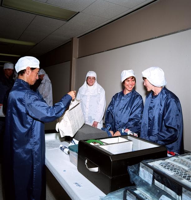 NASA image: STS-99 crew conducts a bench review in USA building 1
