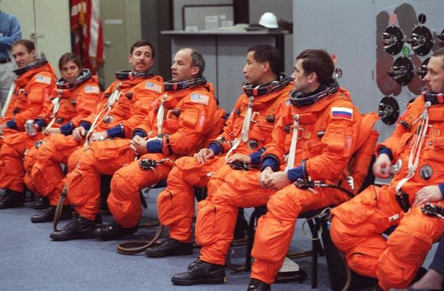NASA image: STS-101 crew participates in bailout training in Building 9