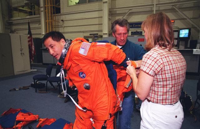 NASA image: STS-101 crew participates in bailout training in Building 9