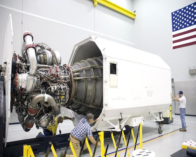 NASA image: Last flight engine arrives