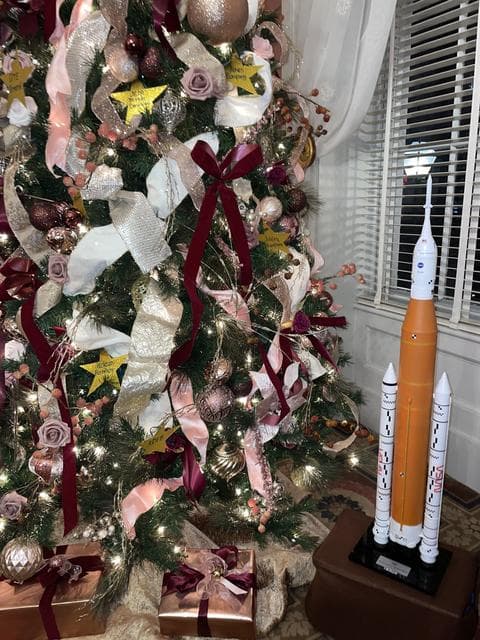 NASA image: SLS Rocket on Display at Governor’s Mansion