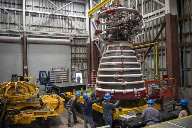 NASA image: NASA Stennis Teams Install New Production RS-25 Engine for Upcoming Hot Fire