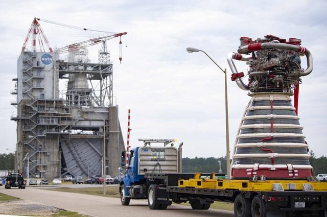 NASA image: NASA Stennis Teams Install New Production RS-25 Engine for Upcoming Hot Fire