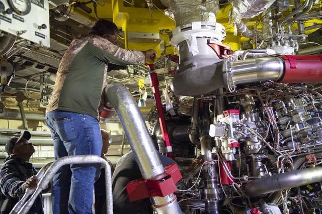 NASA image: NASA Stennis Teams Install New Production RS-25 Engine for Upcoming Hot Fire